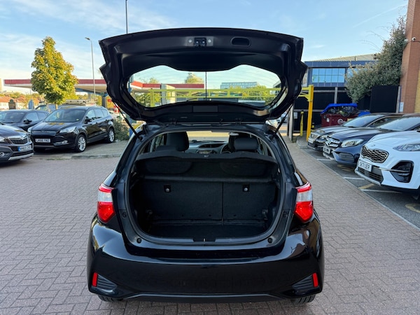 Used Toyota Yaris 2018 for sale - 76326427: Photo 38