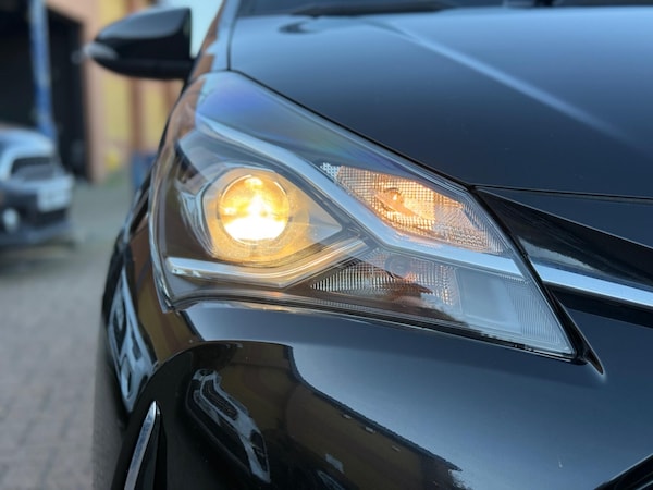 Used Toyota Yaris 2018 for sale - 76326427: Photo 42