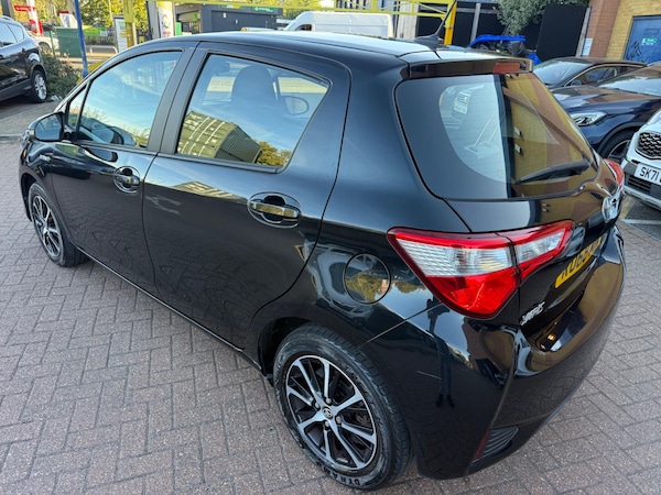 Used Toyota Yaris 2018 for sale - 76326427: Photo 4