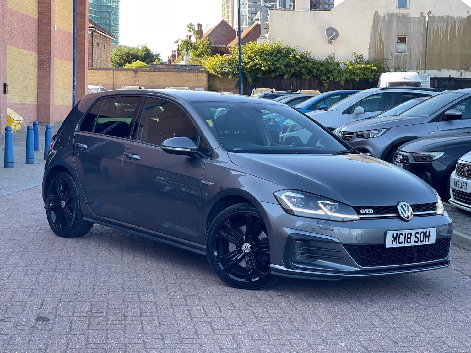 Used Volkswagen Golf 2018 for sale - 76326619: Photo 2