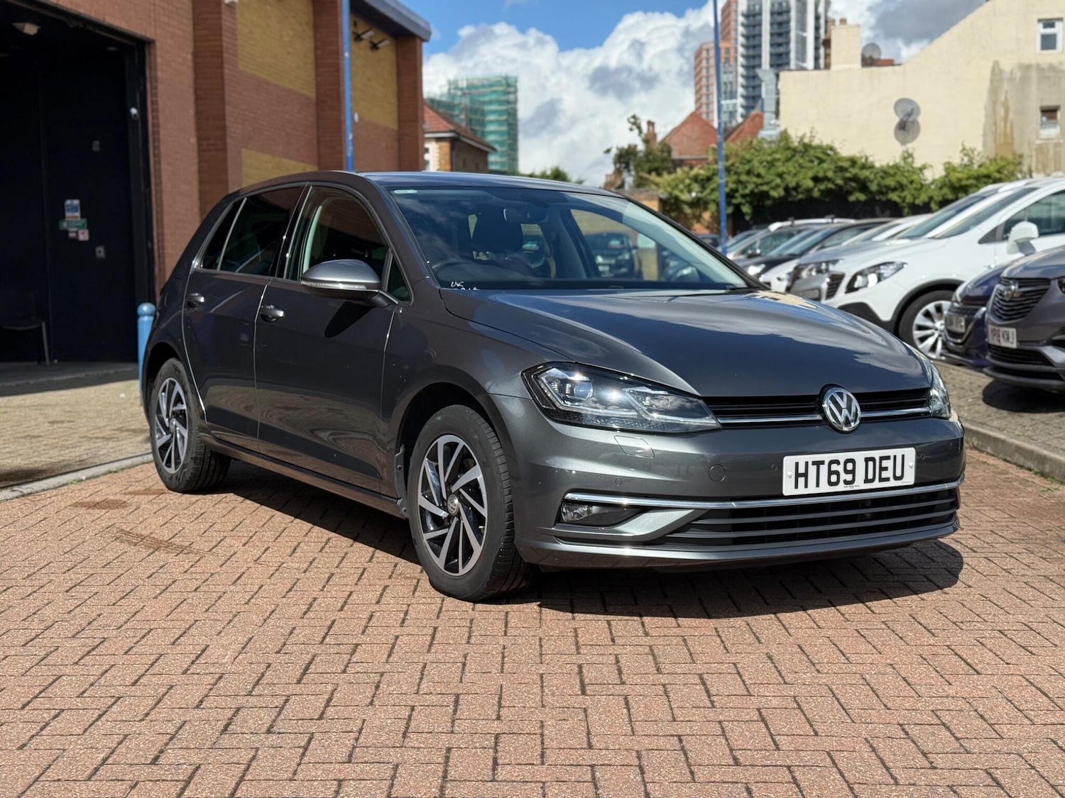 Used Volkswagen Golf 2020 for sale - 76327080: Photo 2