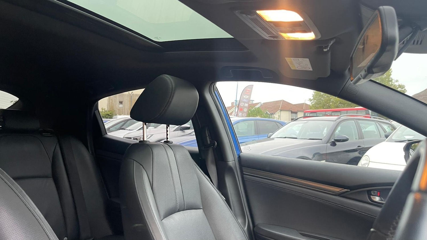 Used Honda Civic 2018 for sale - 76995680: Photo 38