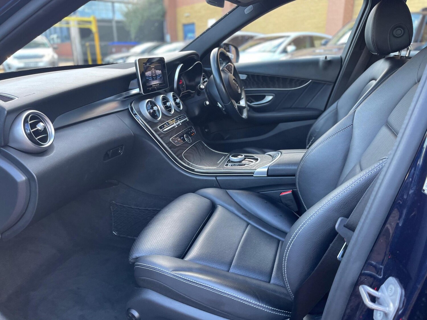 Used Mercedes-Benz C Class 2018 for sale - 76551947: Photo 15