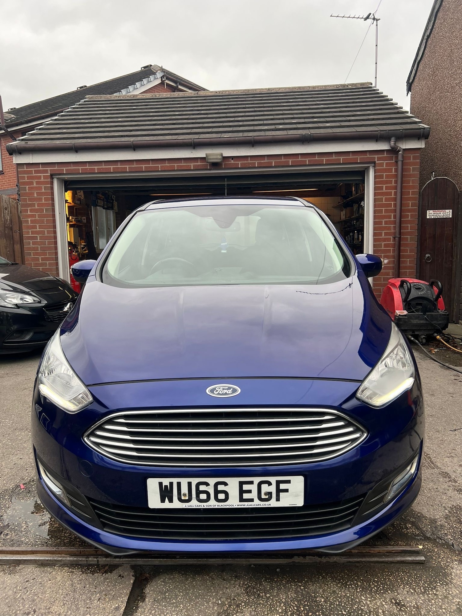 Used Ford Grand C-Max 2016 for sale - 76381487: Photo 2