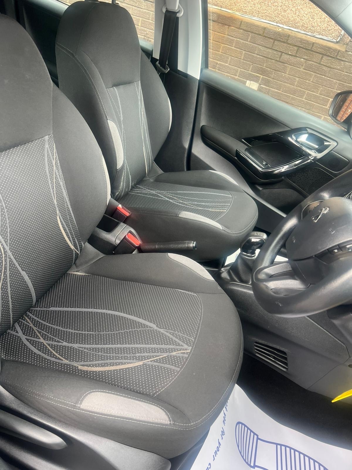 Used Peugeot 208 2014 for sale - 76487092: Photo 12