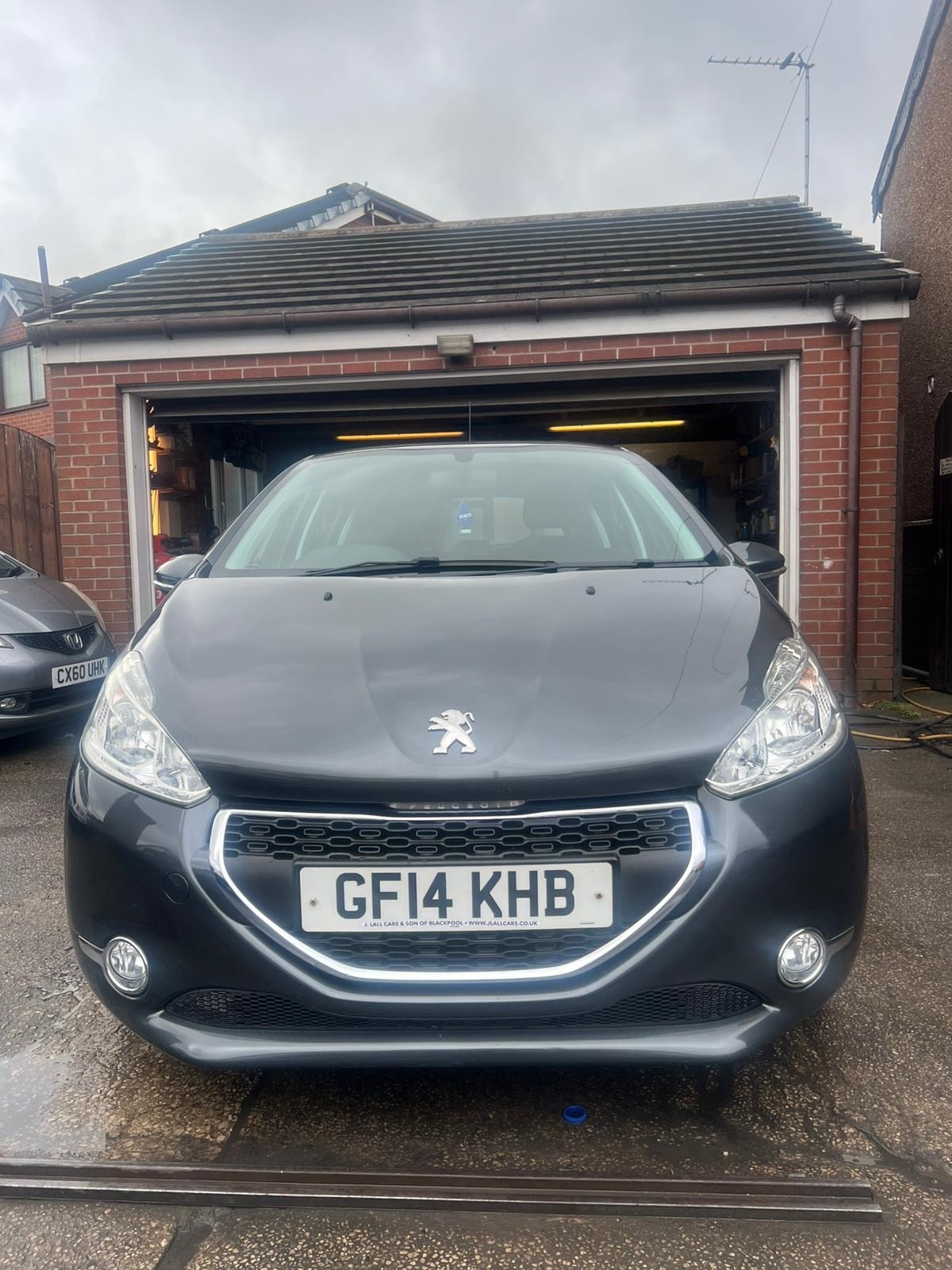 Used Peugeot 208 2014 for sale - 76487092: Photo 2