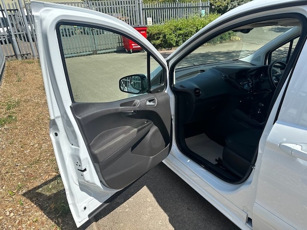 Used Ford Transit Courier 2019 for sale - 74356043: Photo 19