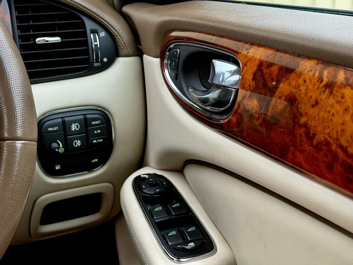 Used Jaguar XJ 2009 for sale - 77438326: Photo 17