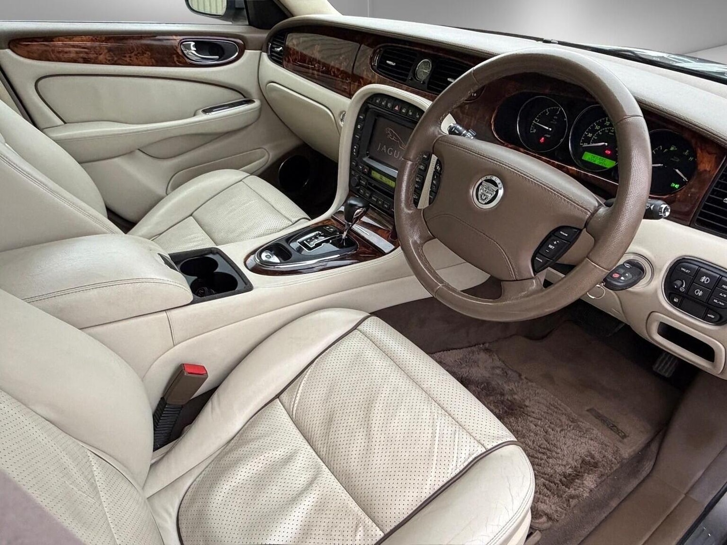 Used Jaguar XJ 2009 for sale - 77438326: Photo 18