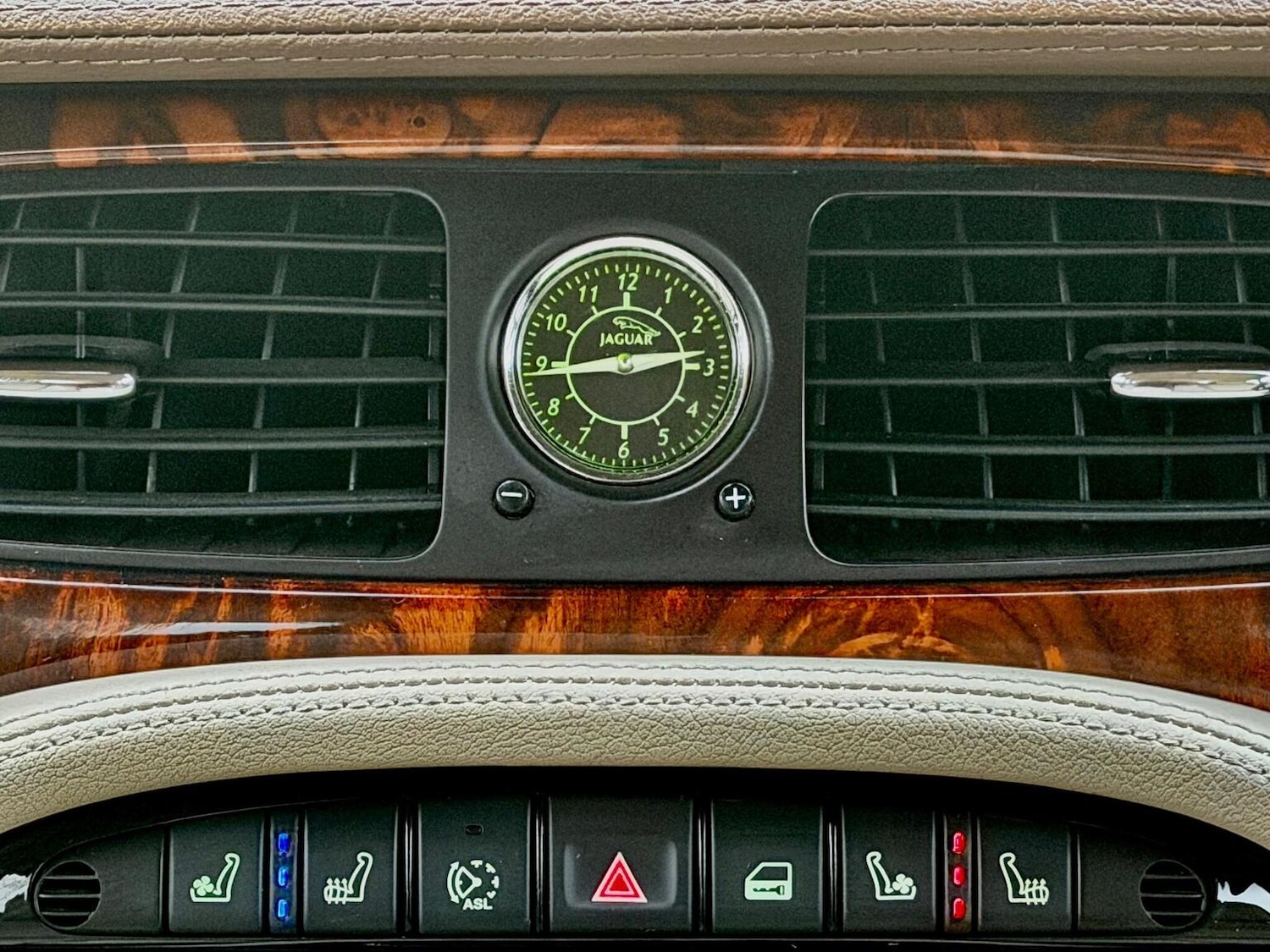 Used Jaguar XJ 2009 for sale - 77438326: Photo 23