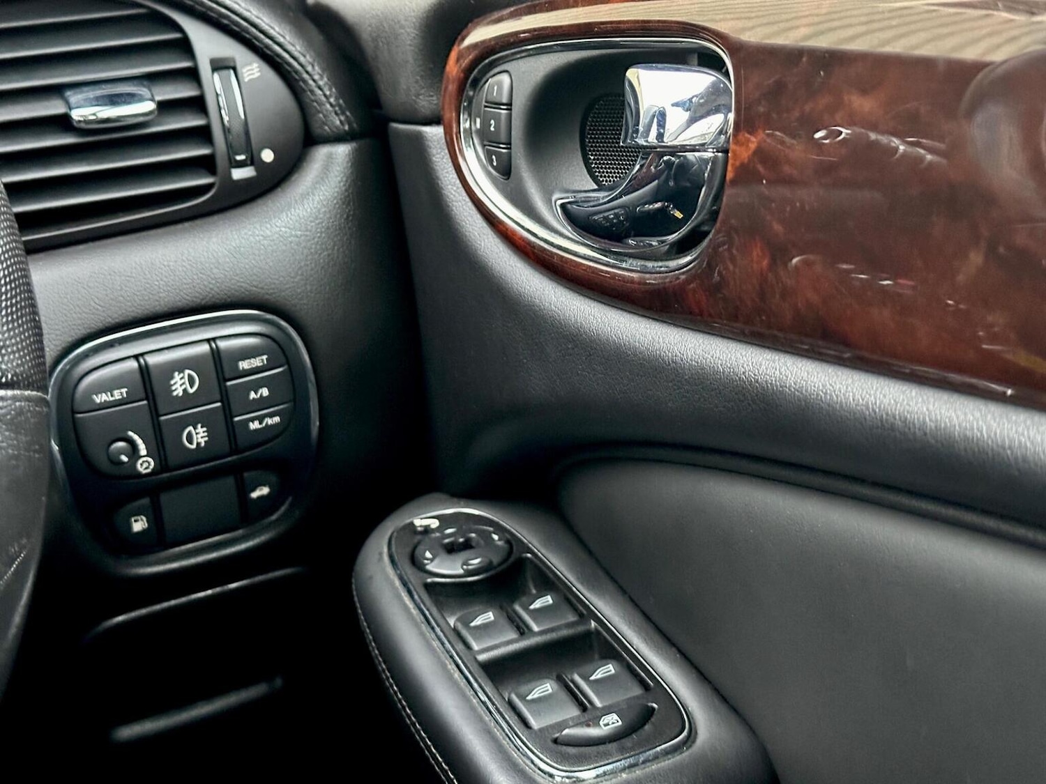 Used Jaguar XJ 2009 for sale - 76624420: Photo 20