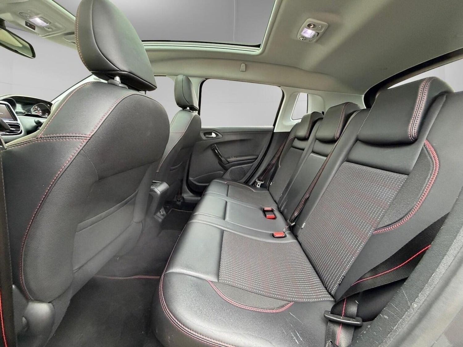 Used Peugeot 2008 2017 for sale - 76734789: Photo 14