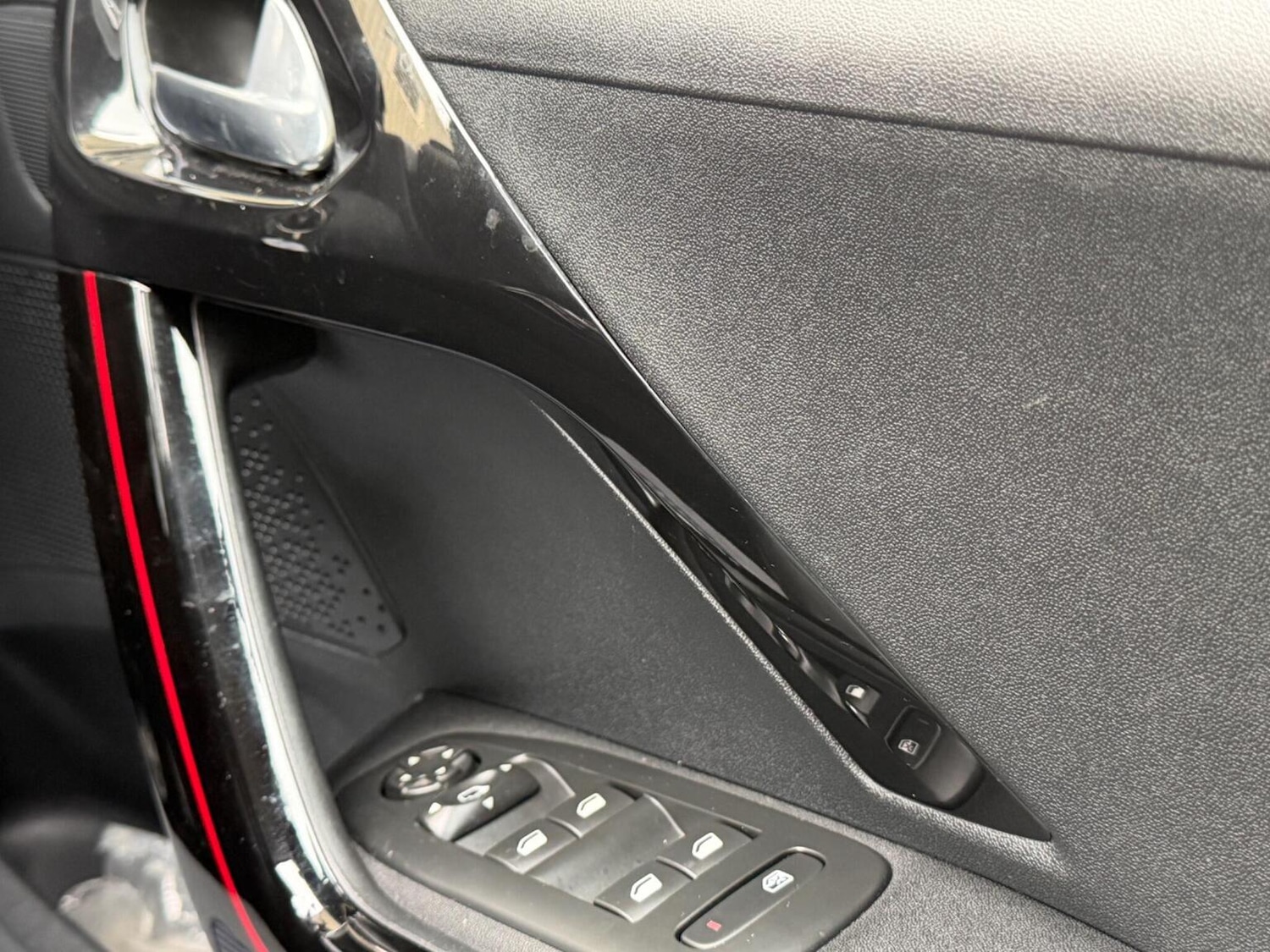 Used Peugeot 2008 2017 for sale - 76734789: Photo 15