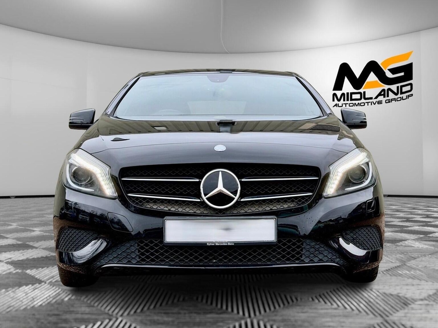 Used Mercedes-Benz A-Class 2015 for sale - 76631474: Photo 2