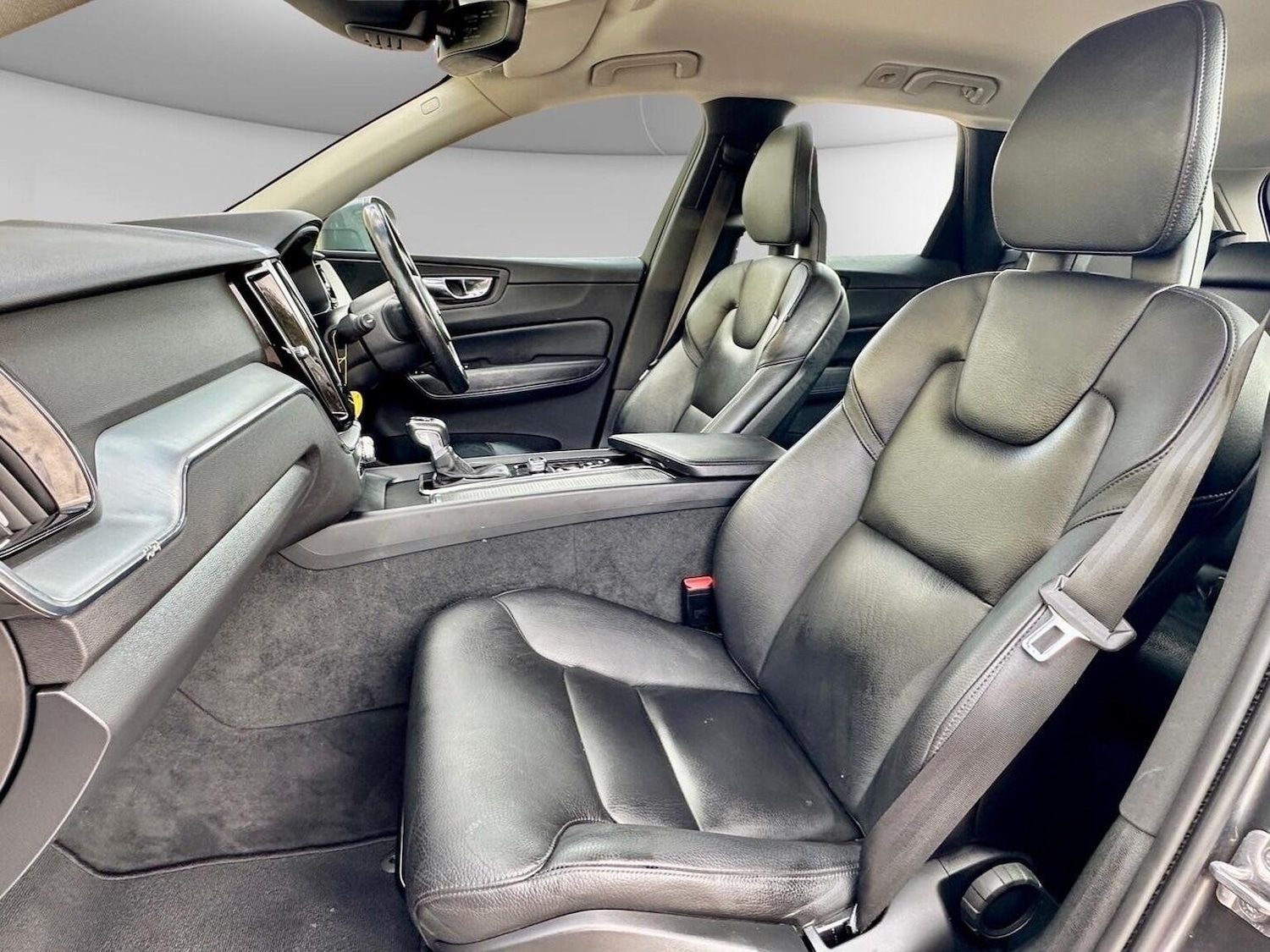 Used Volvo XC60 2017 for sale - 76624429: Photo 15