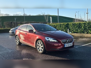 Used Volvo V40 2018 for sale - 77099901: Photo