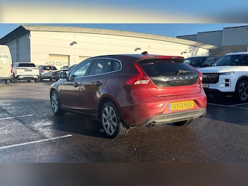 Used Volvo V40 2018 for sale - 77099901: Photo