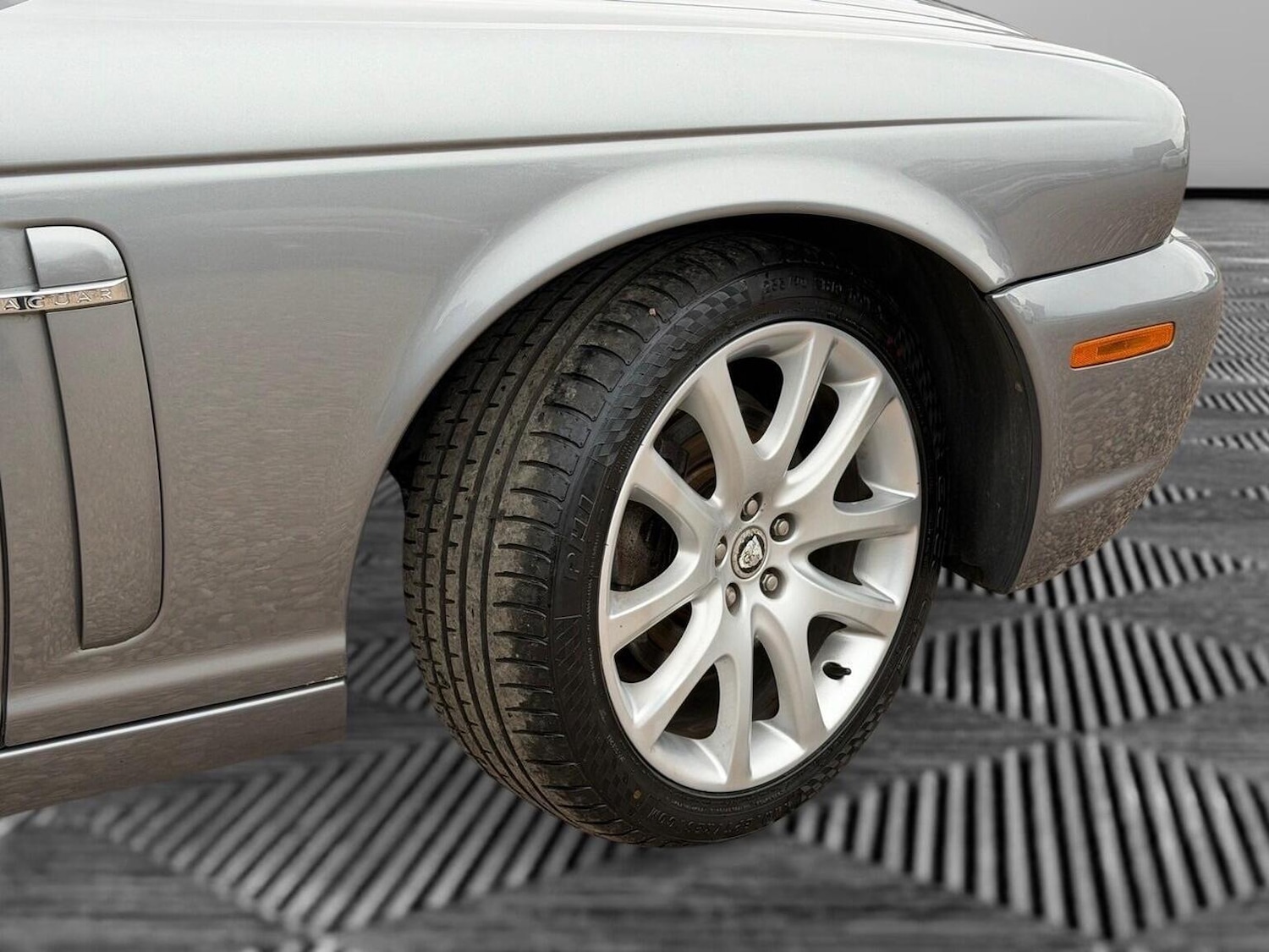 Used Jaguar XJ 2009 for sale - 76734805: Photo 16