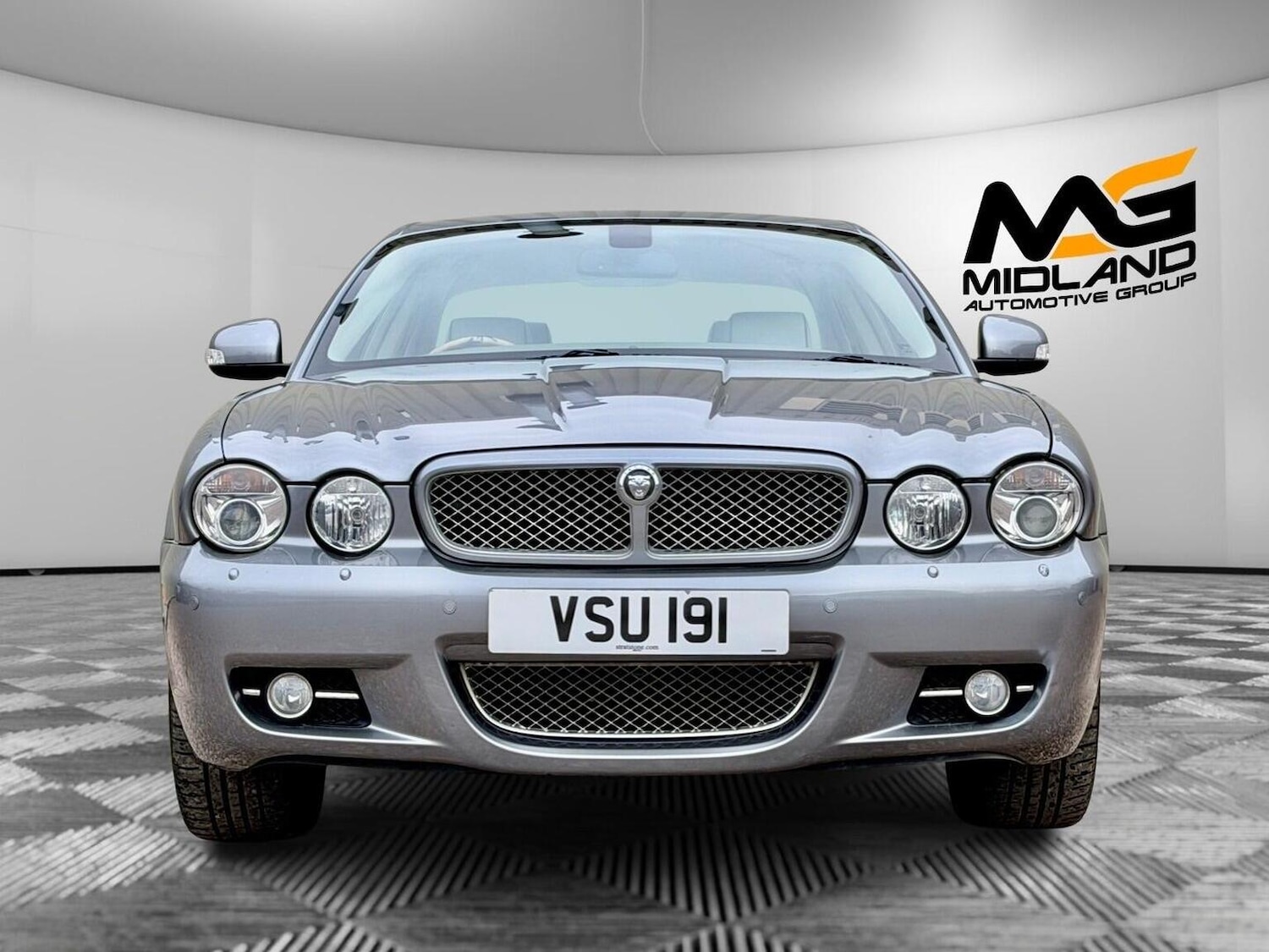 Used Jaguar XJ 2009 for sale - 76734805: Photo 2