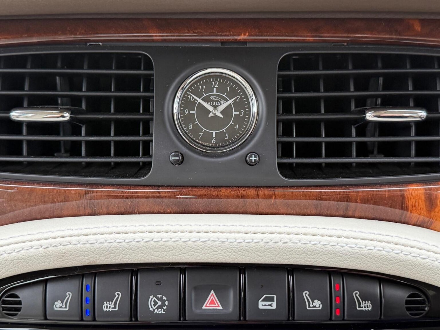 Used Jaguar XJ 2009 for sale - 76734805: Photo 28