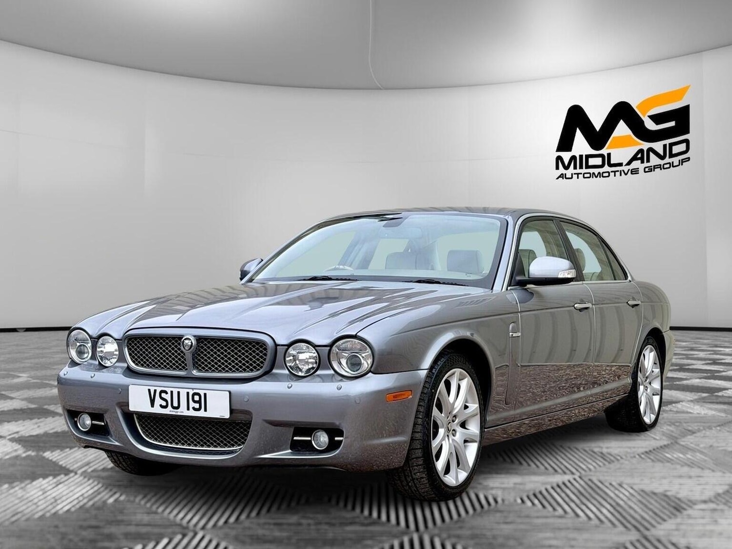 Used Jaguar XJ 2009 for sale - 76734805: Photo 3