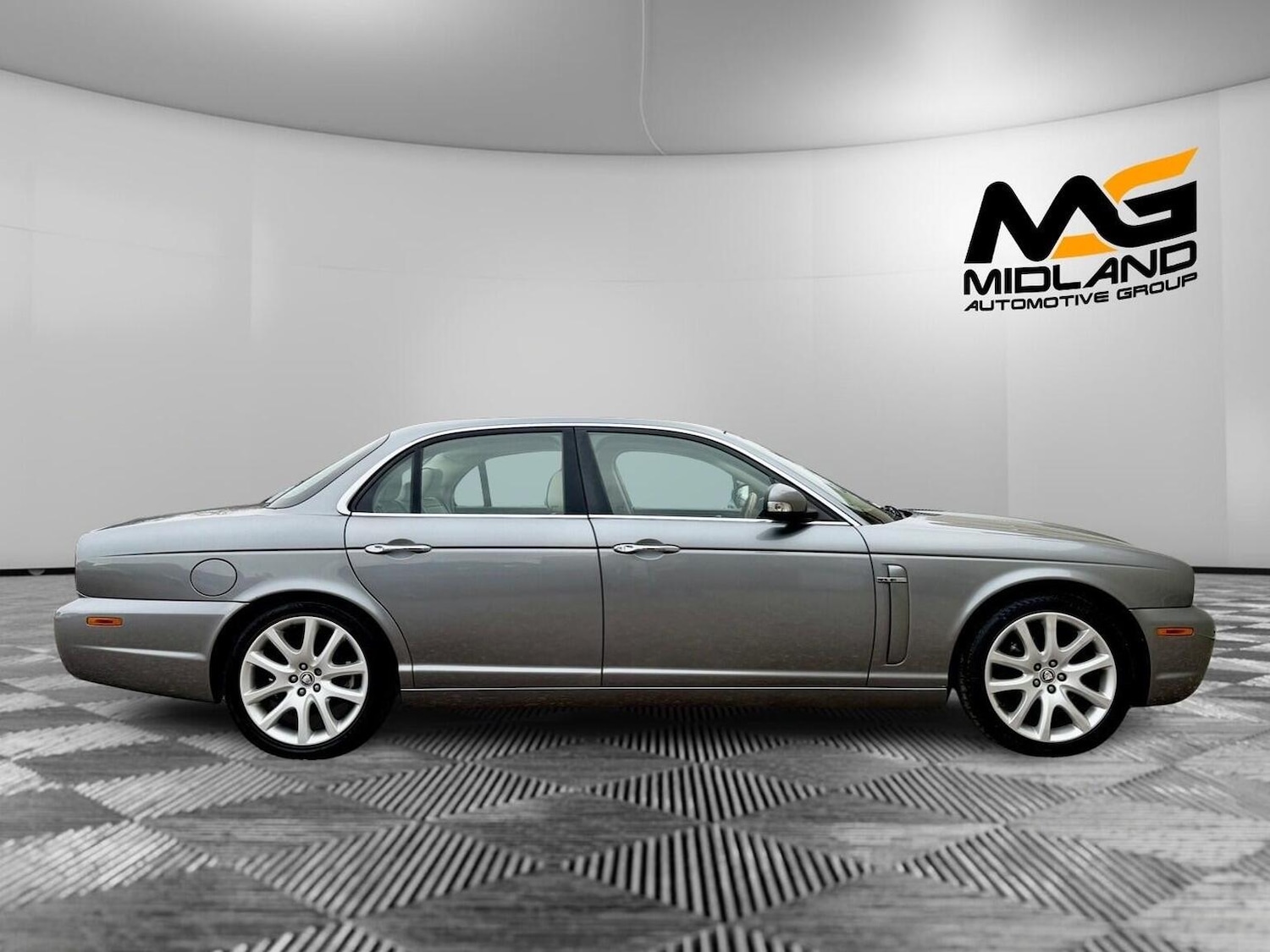 Used Jaguar XJ 2009 for sale - 76734805: Photo 5