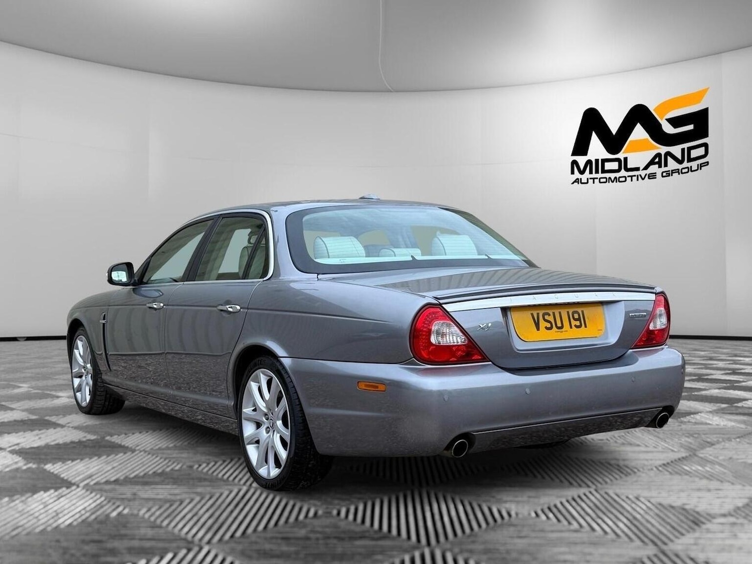 Used Jaguar XJ 2009 for sale - 76734805: Photo 6