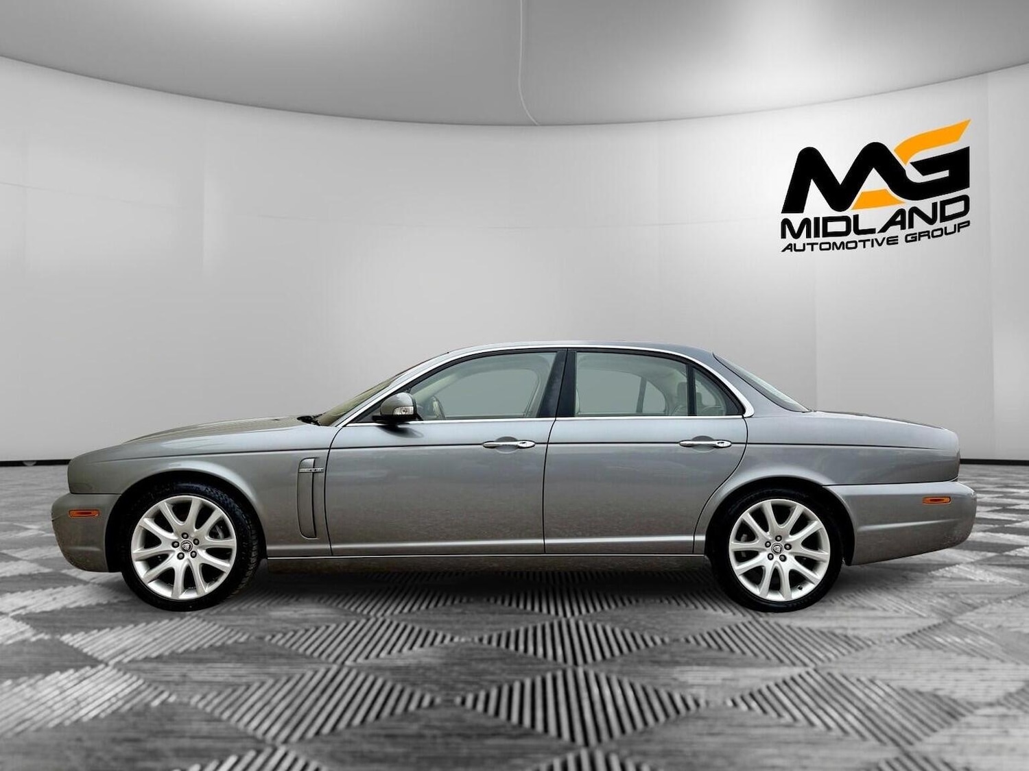 Used Jaguar XJ 2009 for sale - 76734805: Photo 9