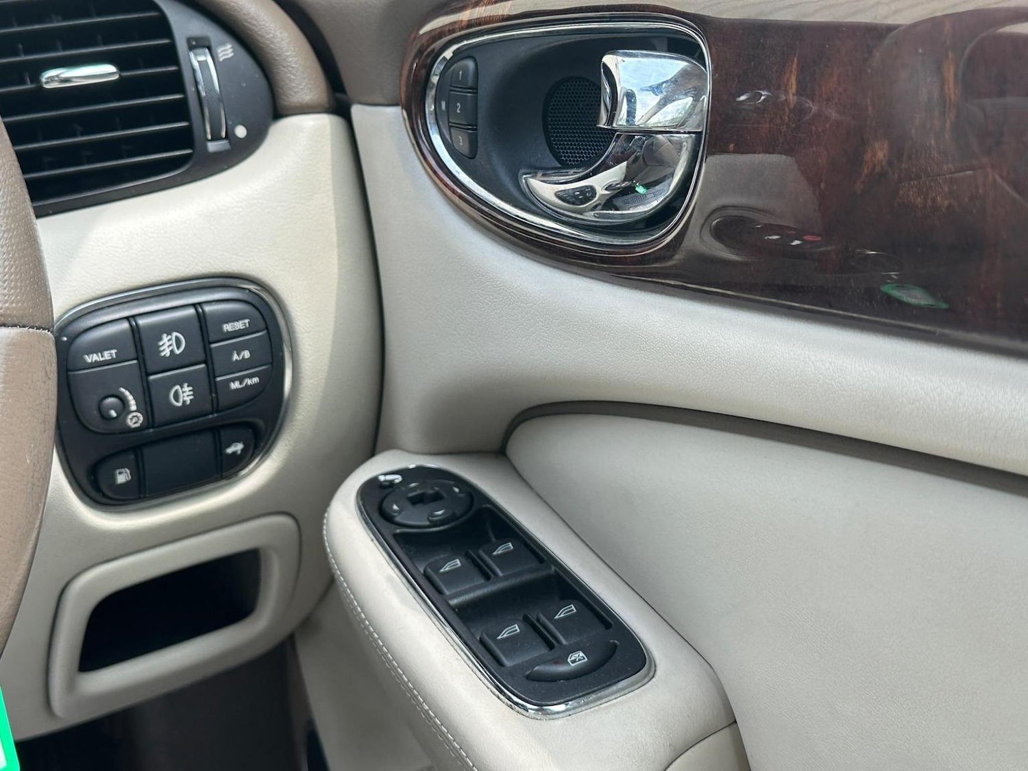 Used Jaguar XJ 2008 for sale - 76935269: Photo 19