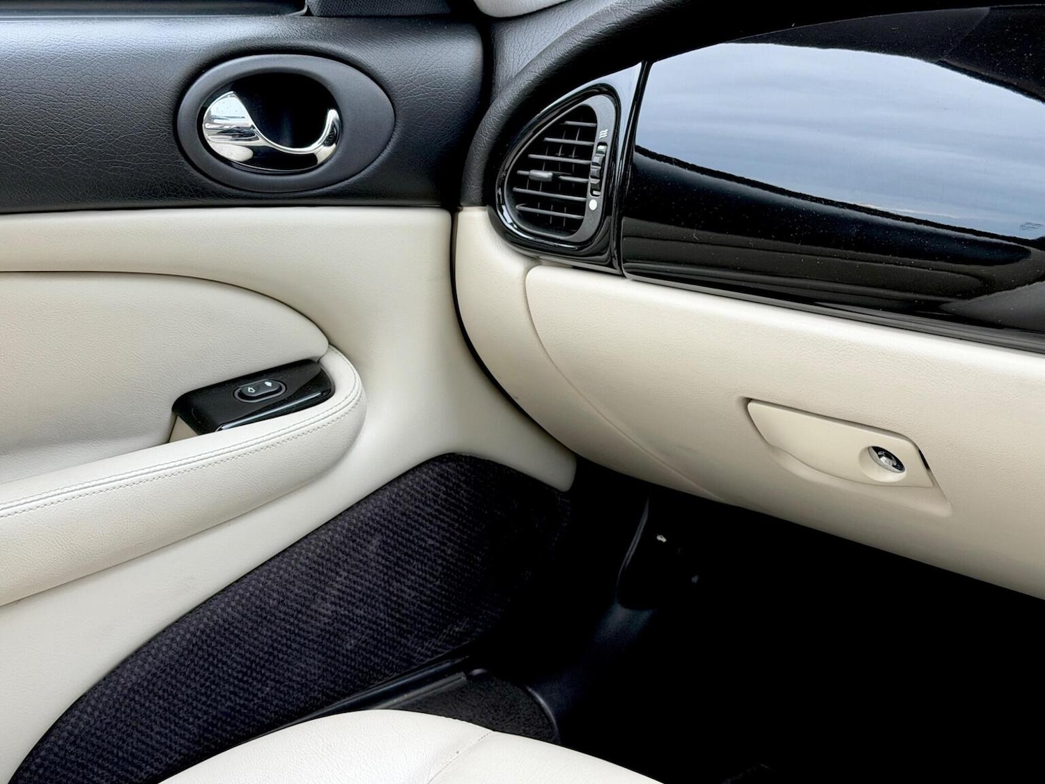 Used Jaguar XK8 2003 for sale - 76624401: Photo 19