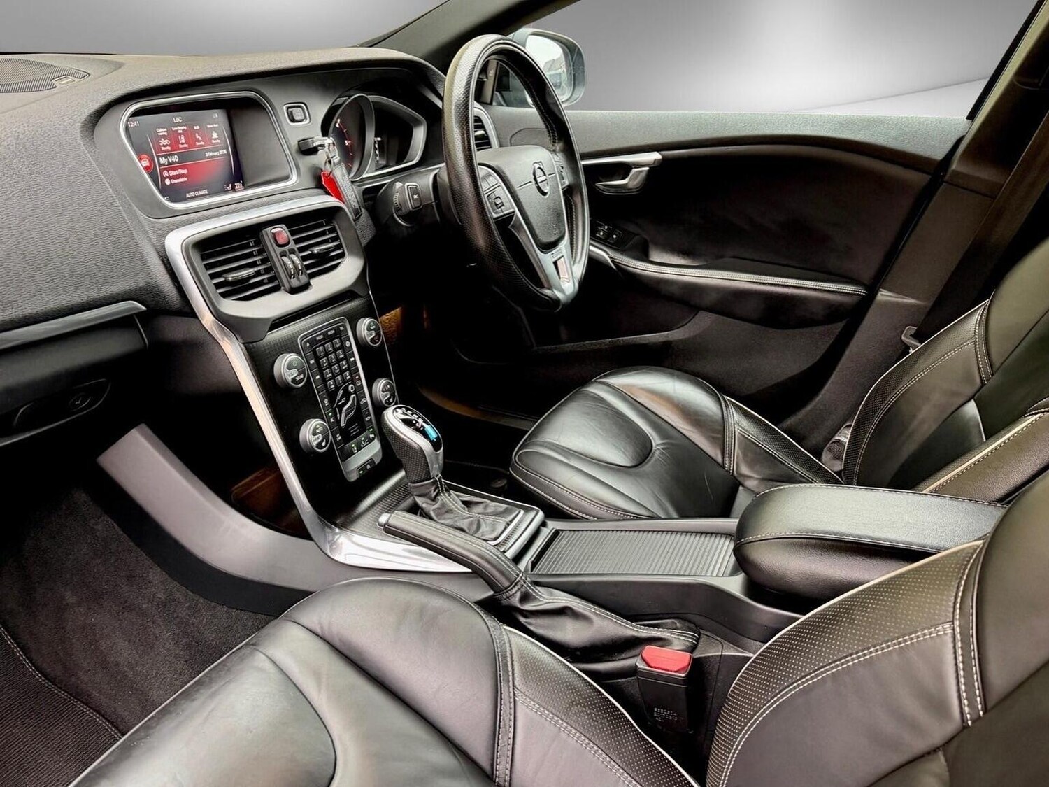 Used Volvo V40 2017 for sale - 77465830: Photo 13