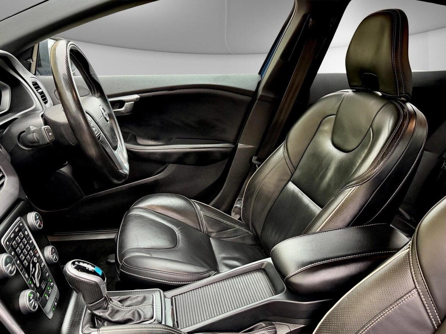 Used Volvo V40 2017 for sale - 77465830: Photo 14