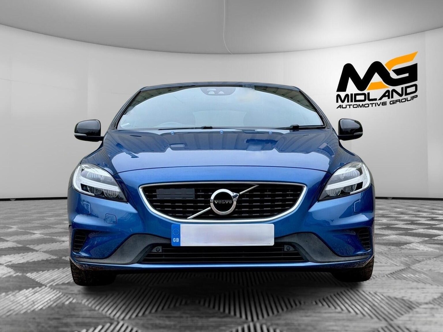 Used Volvo V40 2017 for sale - 77465830: Photo 2
