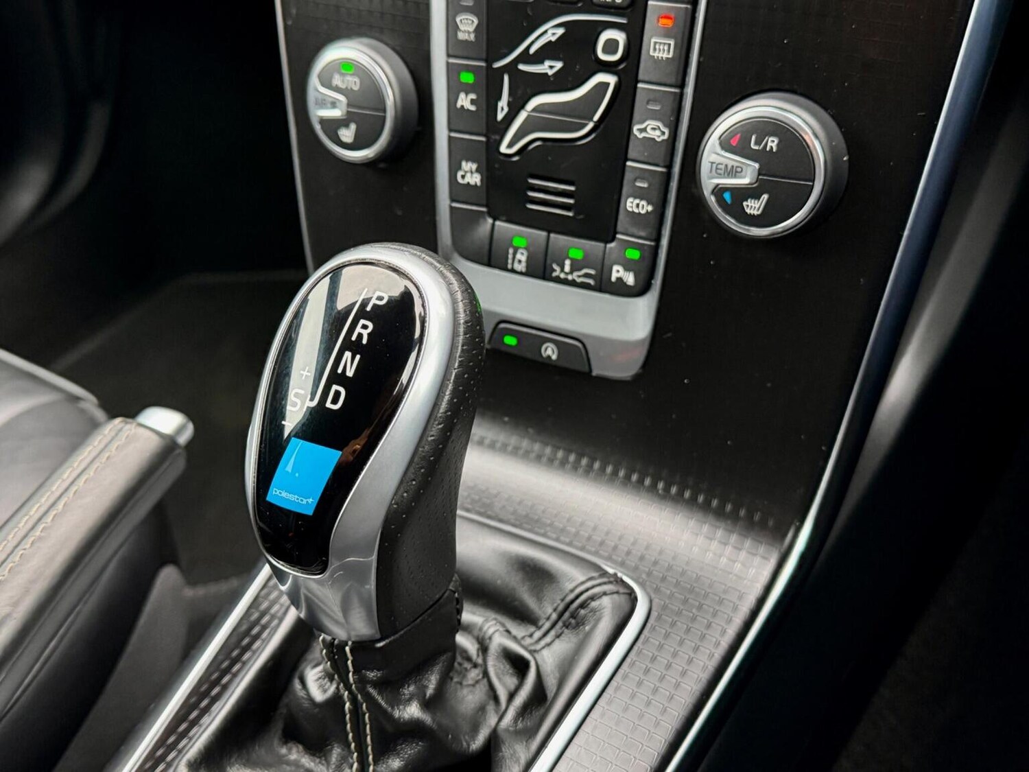 Used Volvo V40 2017 for sale - 77465830: Photo 28