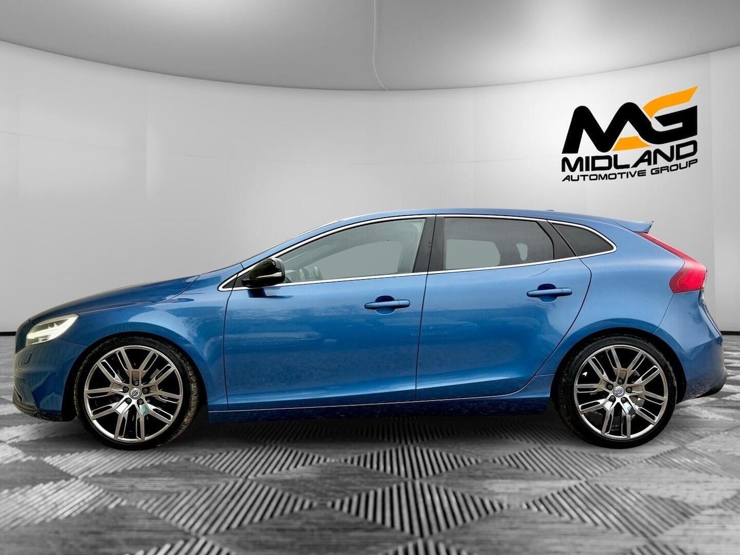 Used Volvo V40 2017 for sale - 77465830: Photo 9