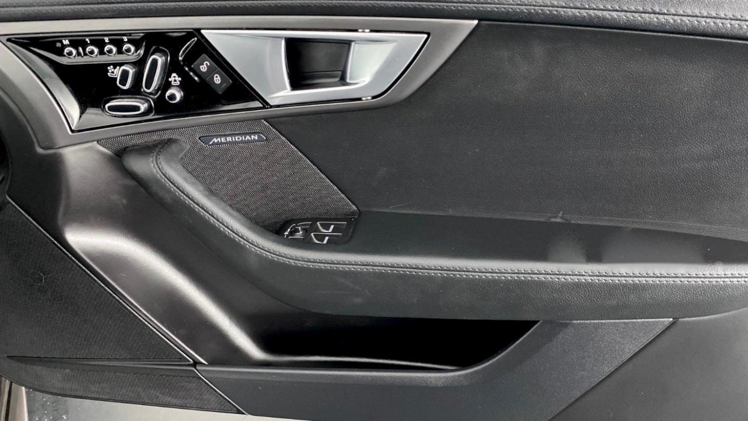 Used Jaguar F-Type 2016 for sale - 76624394: Photo 26