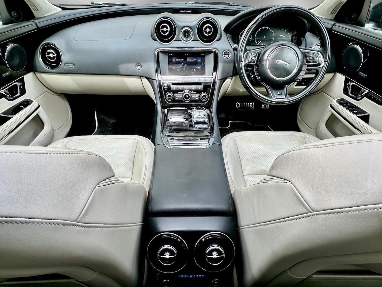 Used Jaguar XJ 2018 for sale - 76624403: Photo 14