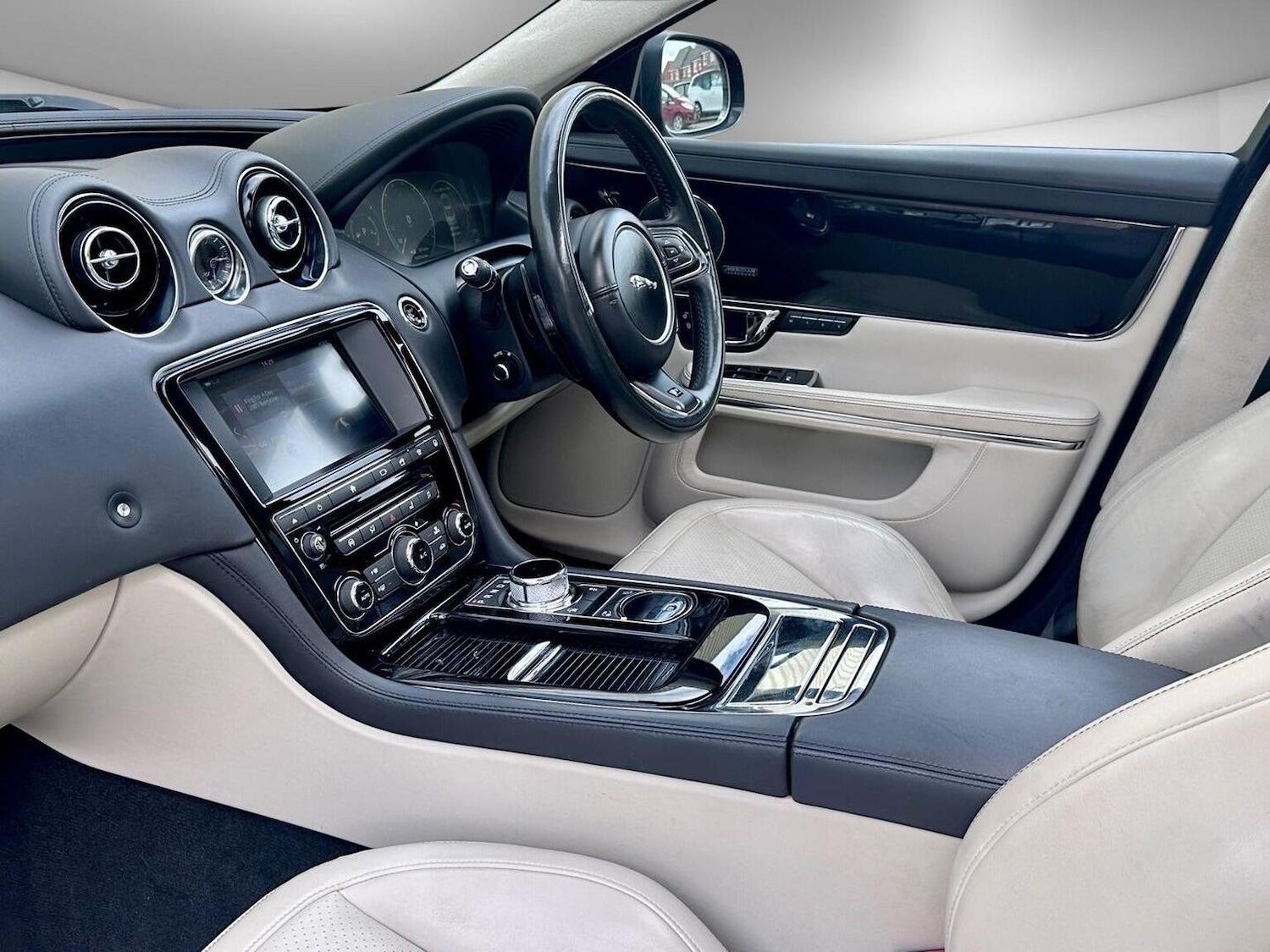 Used Jaguar XJ 2018 for sale - 76624403: Photo 16