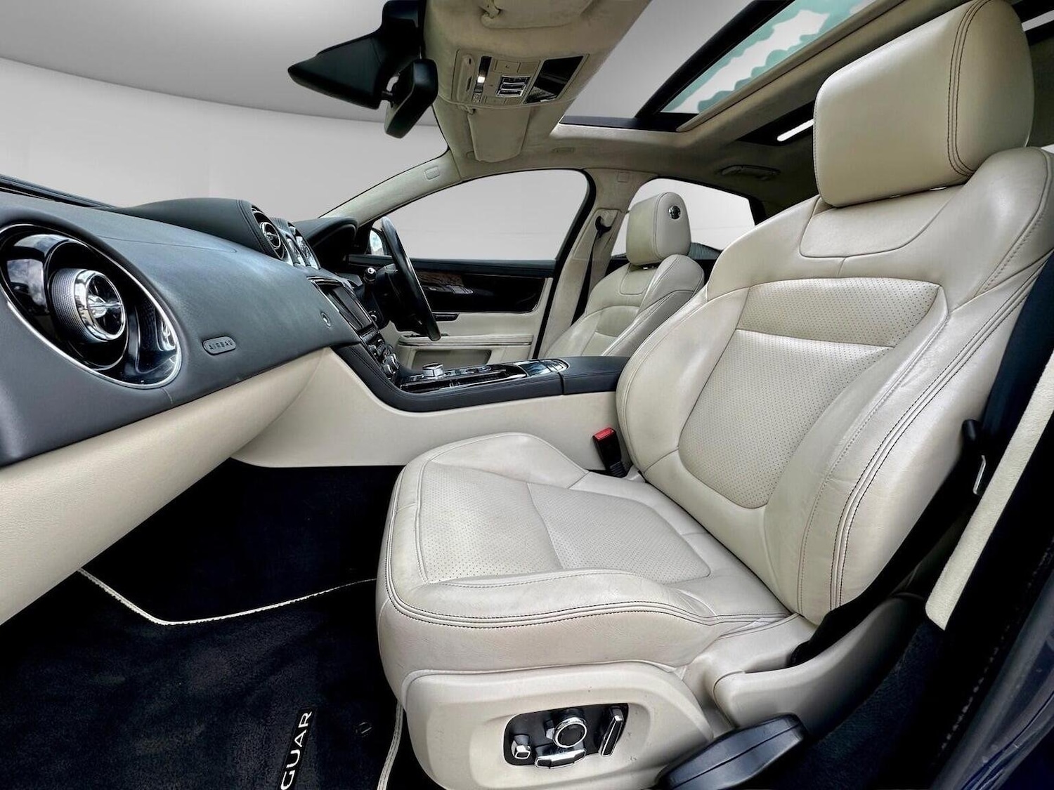 Used Jaguar XJ 2018 for sale - 76624403: Photo 18