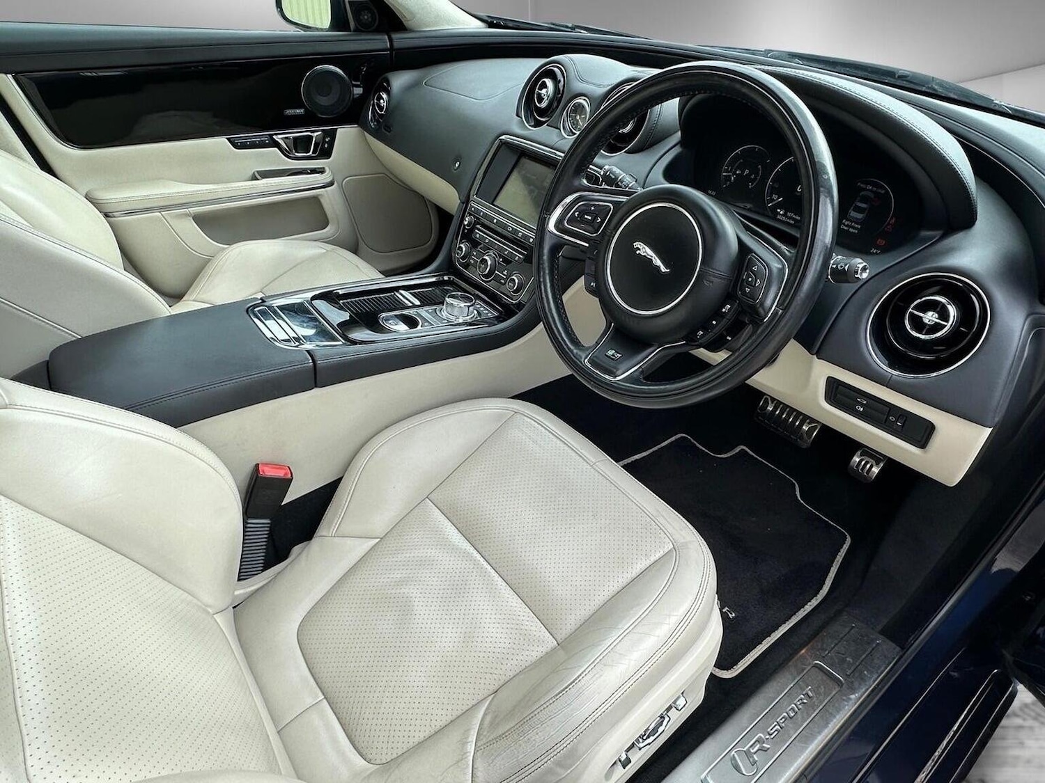 Used Jaguar XJ 2018 for sale - 76624403: Photo 20