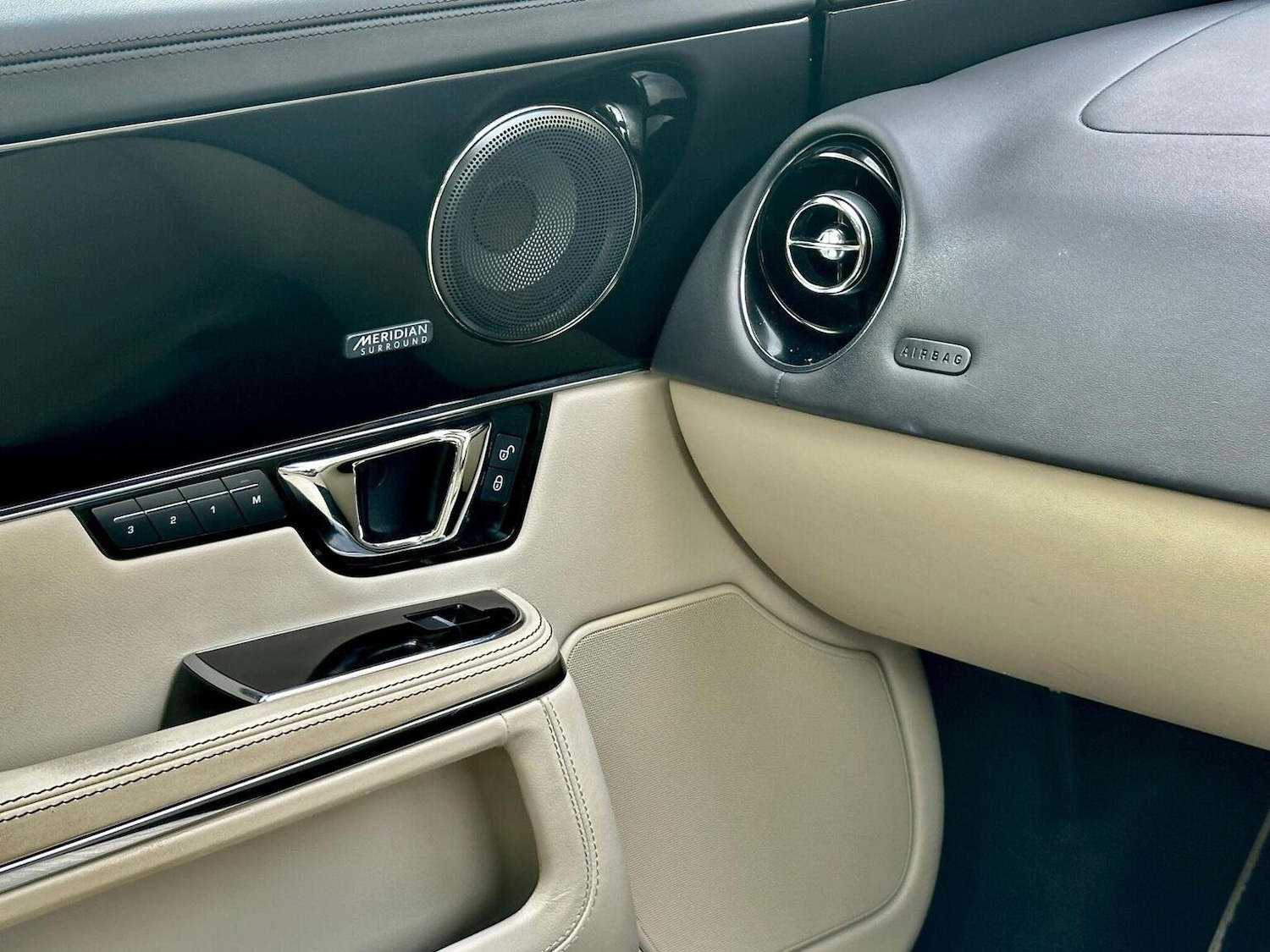 Used Jaguar XJ 2018 for sale - 76624403: Photo 27