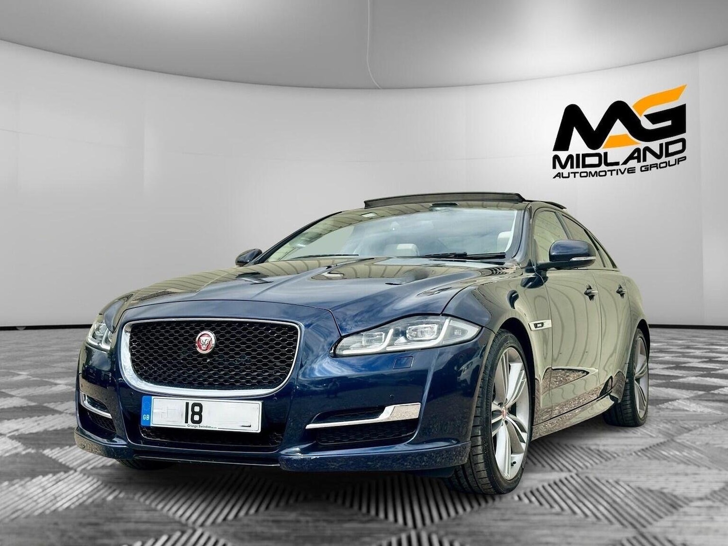 Used Jaguar XJ 2018 for sale - 76624403: Photo 3