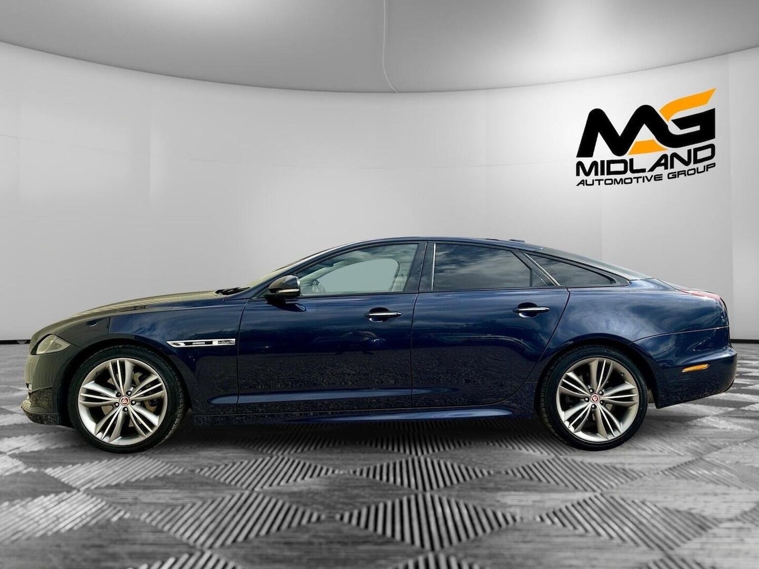 Used Jaguar XJ 2018 for sale - 76624403: Photo 6