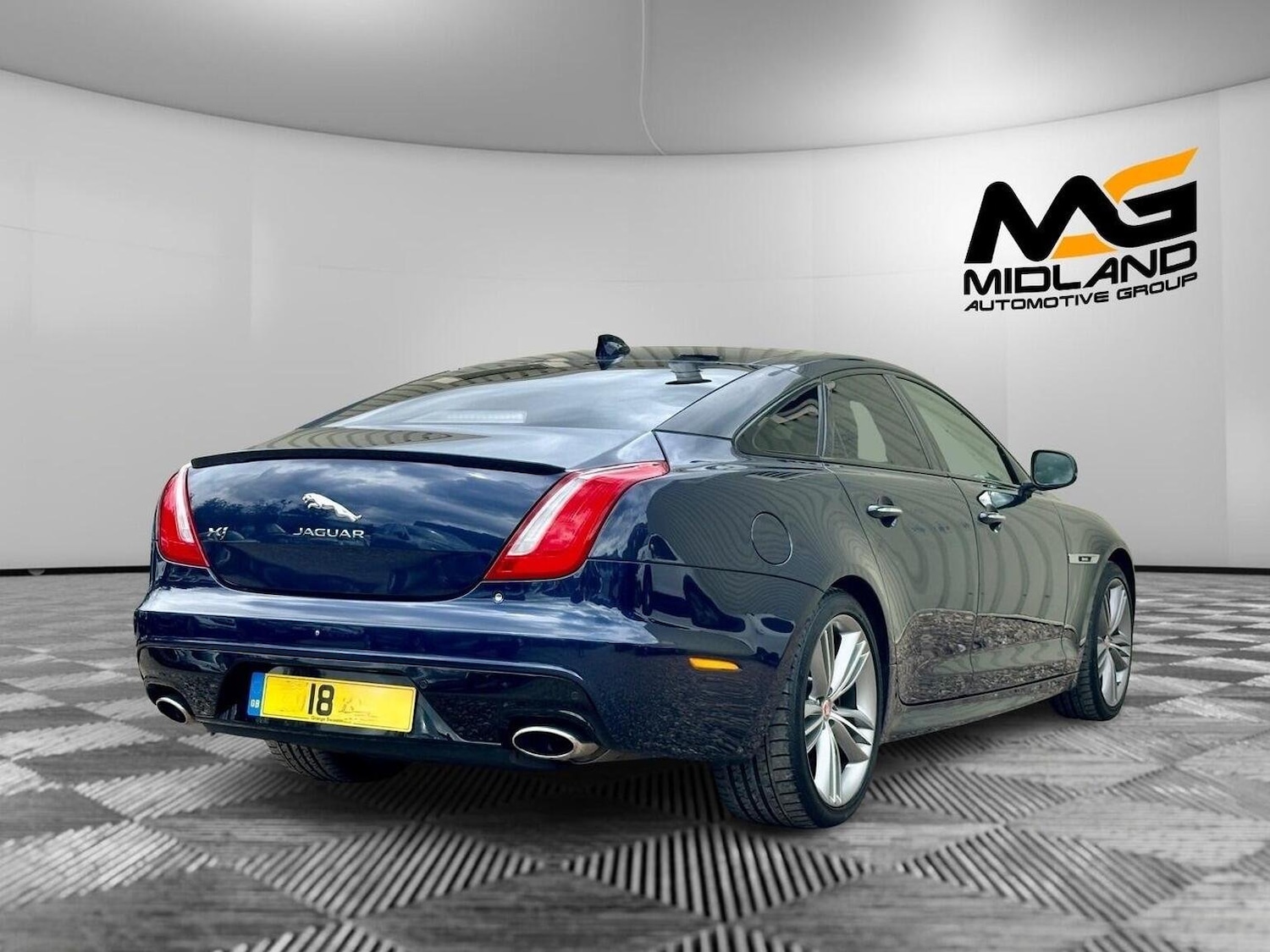 Used Jaguar XJ 2018 for sale - 76624403: Photo 8