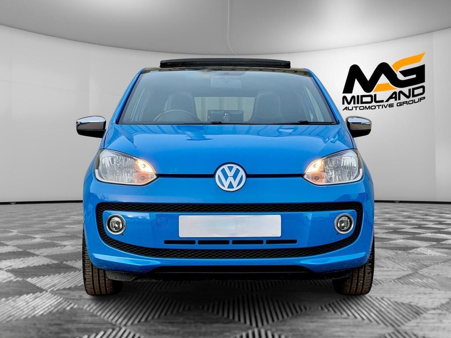 Used Volkswagen up! 2015 for sale - 77979946: Photo 2