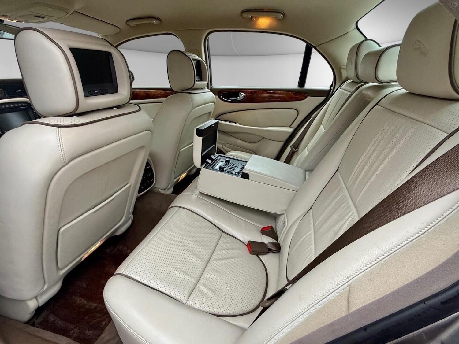 Used Jaguar XJ 2009 for sale - 77051609: Photo 16