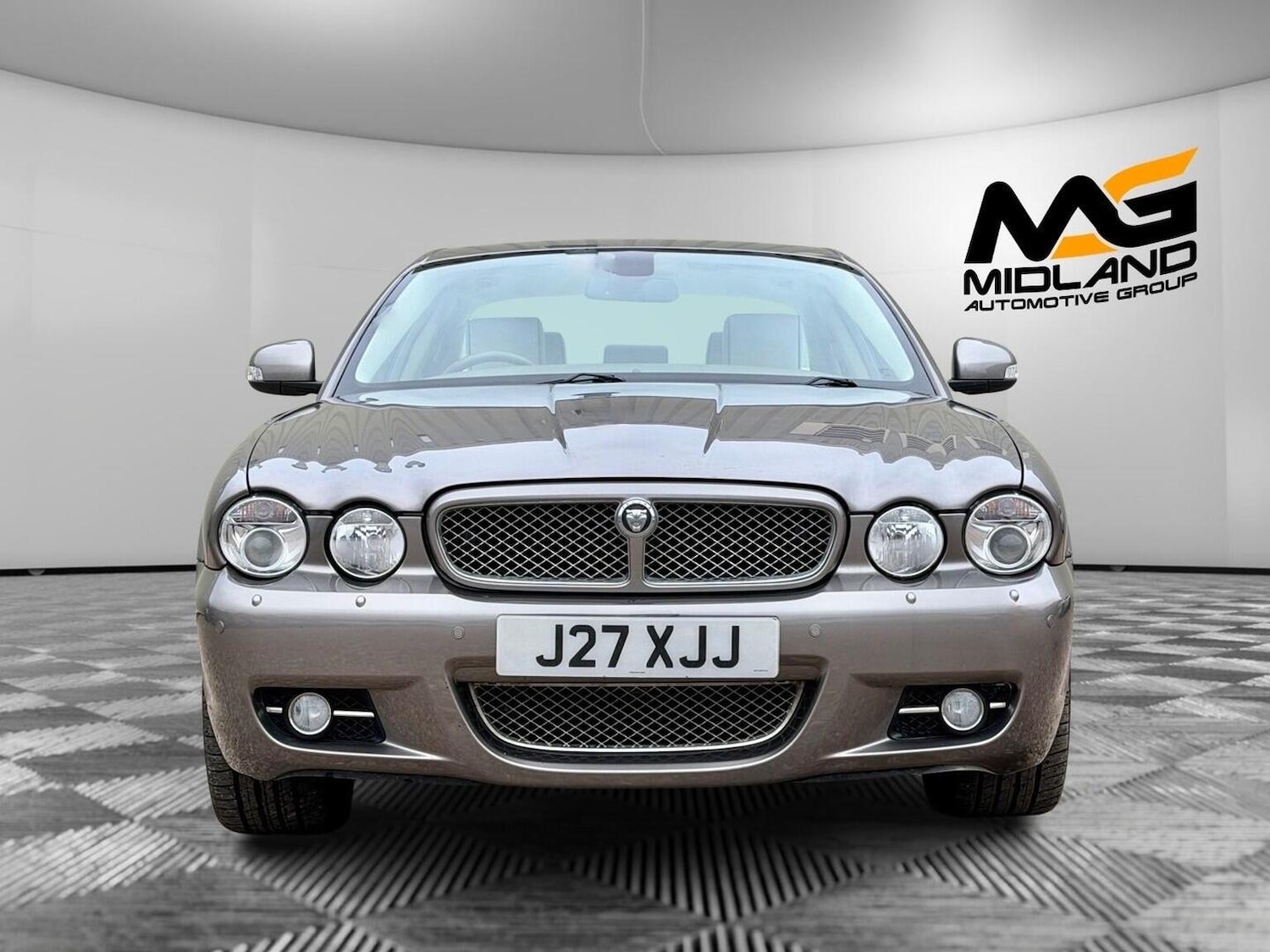 Used Jaguar XJ 2009 for sale - 77051609: Photo 2
