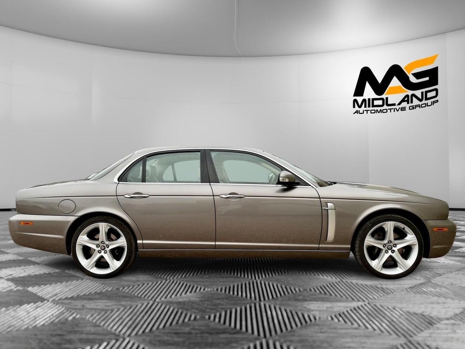 Used Jaguar XJ 2009 for sale - 77051609: Photo 4