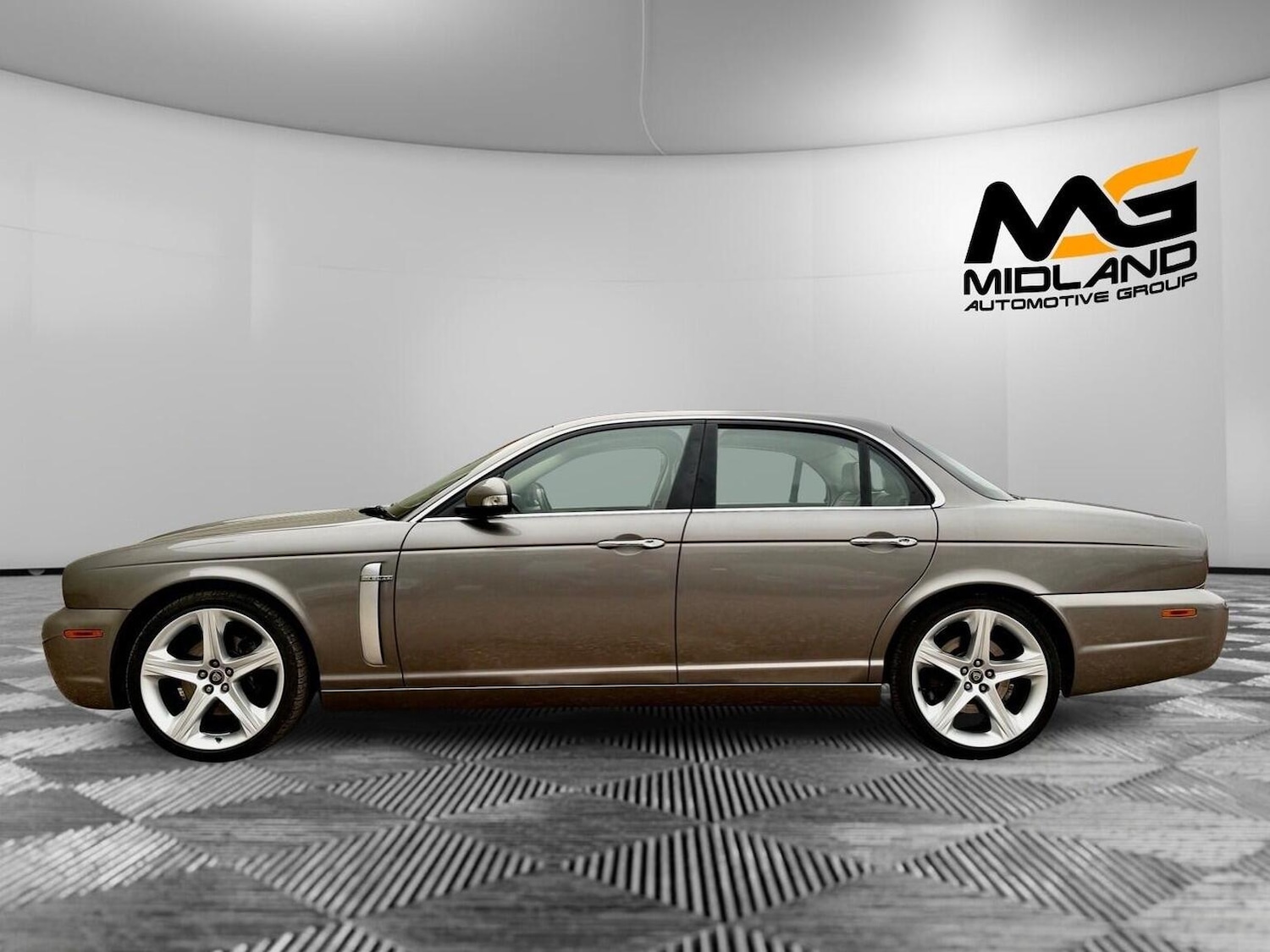 Used Jaguar XJ 2009 for sale - 77051609: Photo 8