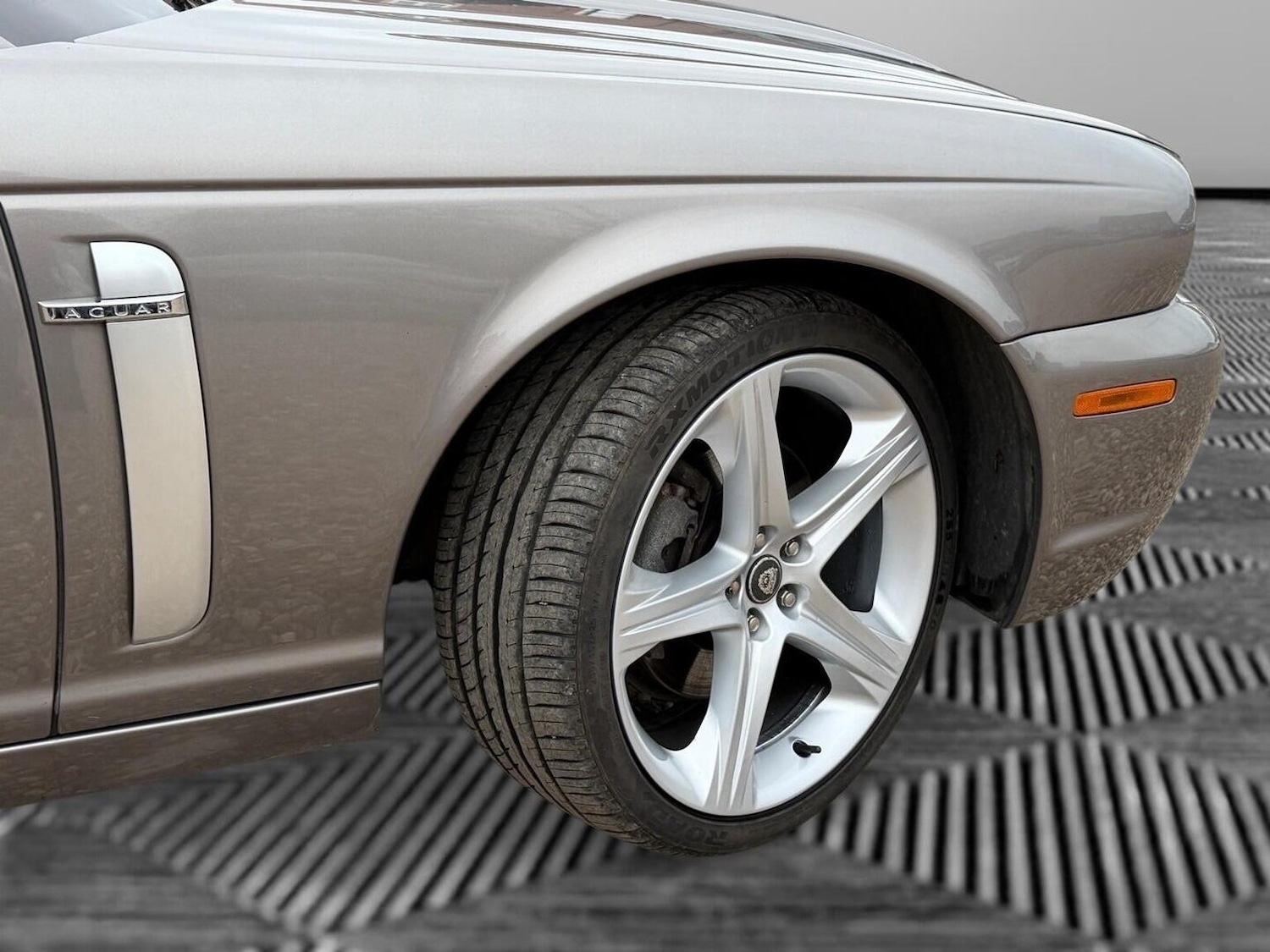 Used Jaguar XJ 2009 for sale - 77051609: Photo 9